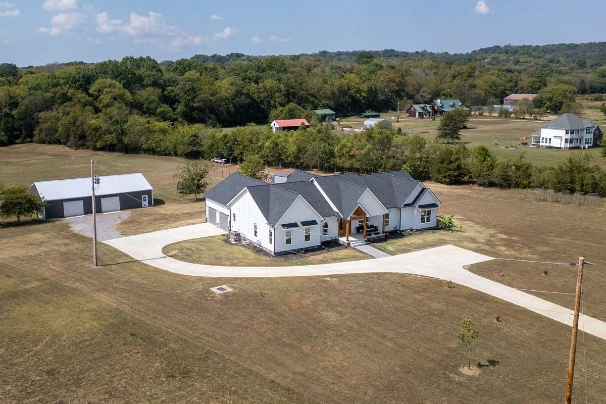 5.29 Acres of Land with Home for Sale in Gallatin, Tennessee