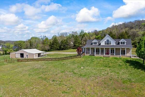 25 Acres of Agricultural Land with Home for Sale in Bethpage, Tennessee