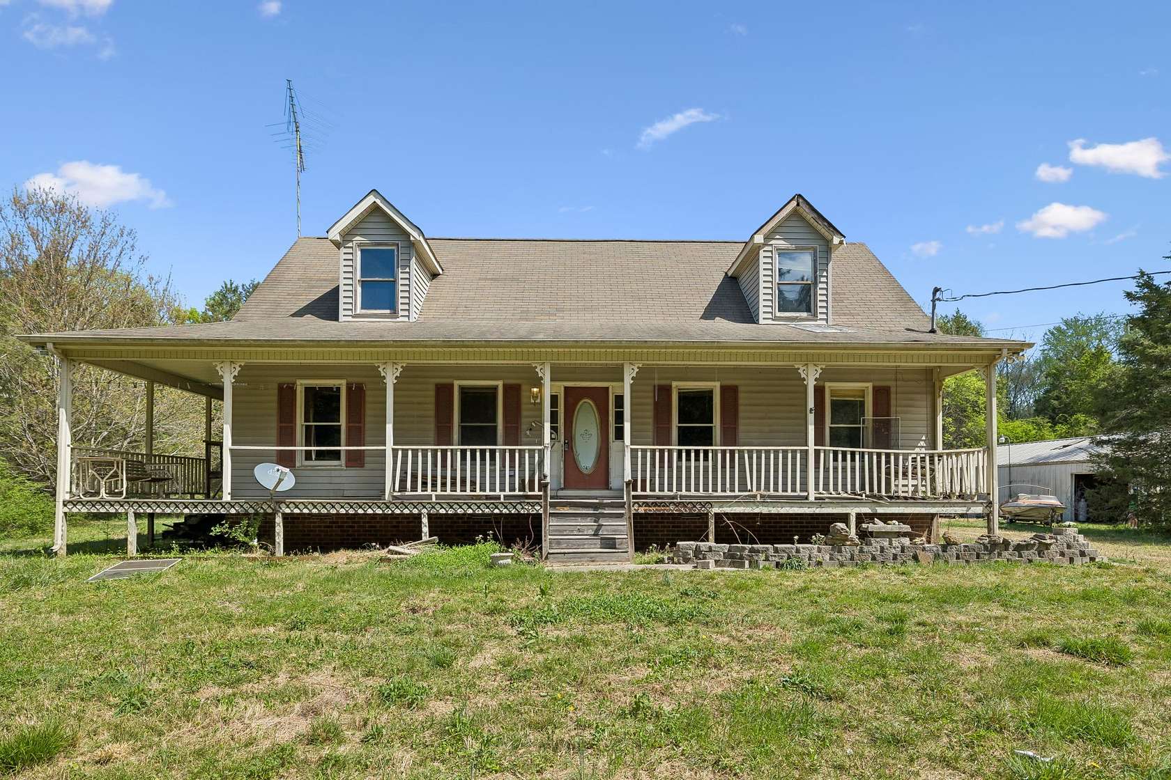 7.1 Acres of Land with Home for Auction in Chapel Hill, Tennessee