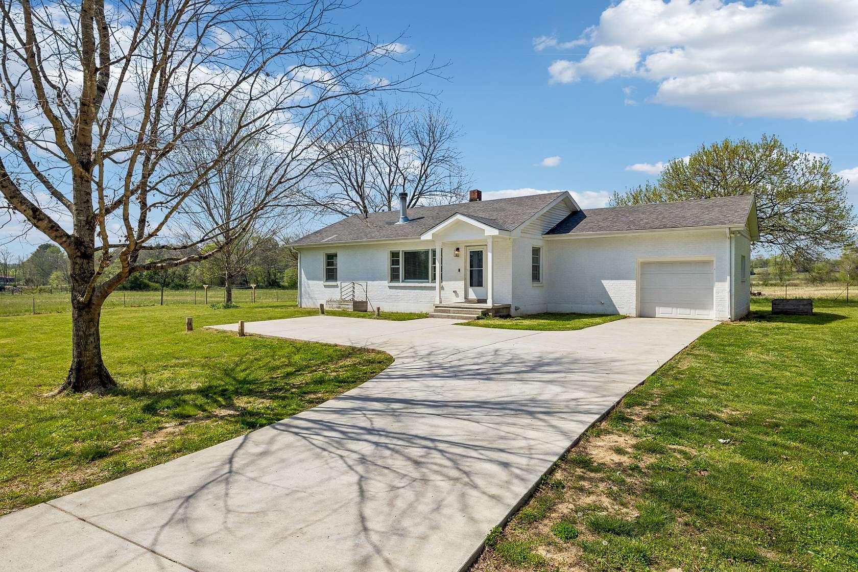 85.8 Acres of Land with Home for Sale in Dickson, Tennessee