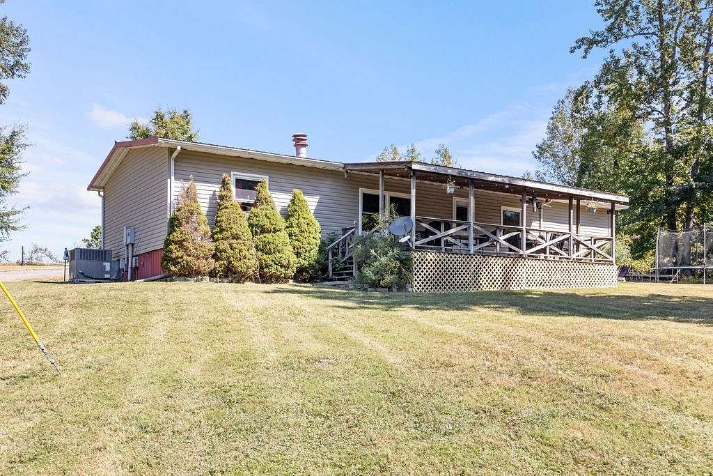 2.2 Acres of Land with Home for Sale in Bethpage, Tennessee