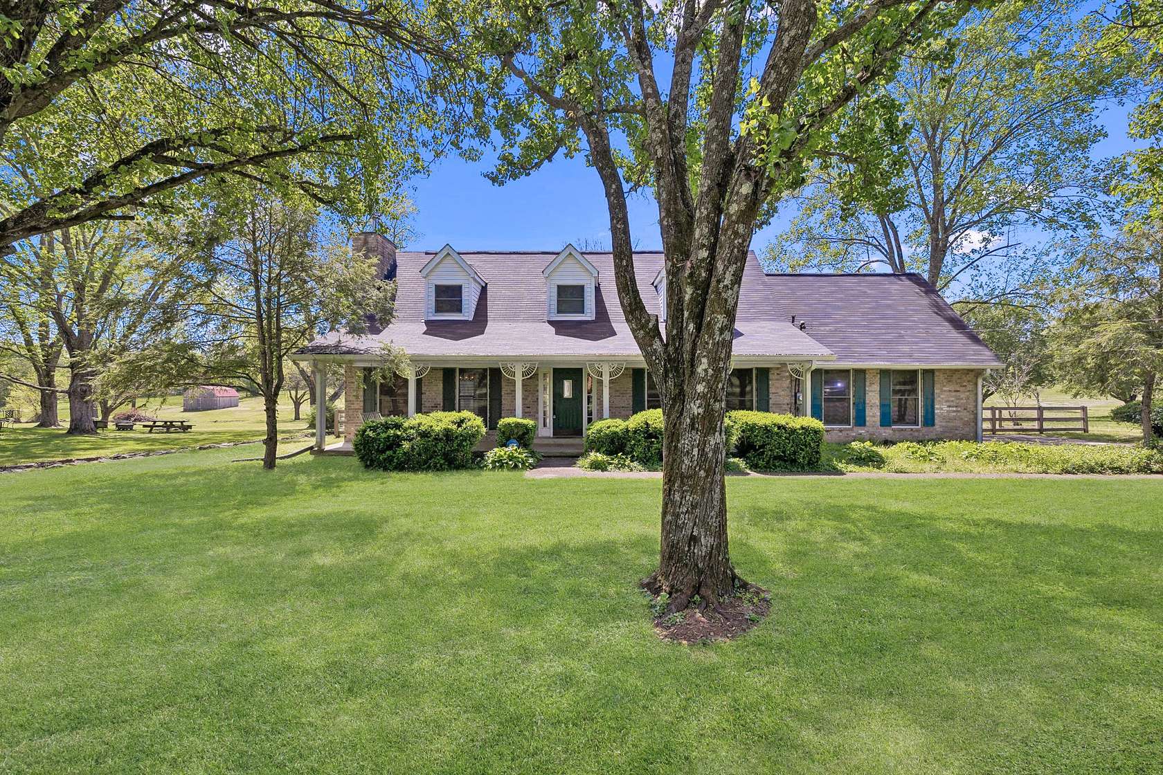 1.65 Acres of Land with Home for Sale in Gallatin, Tennessee