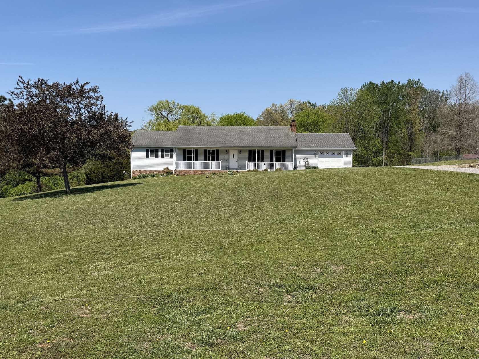 15.1 Acres of Land with Home for Sale in Clarksville, Tennessee