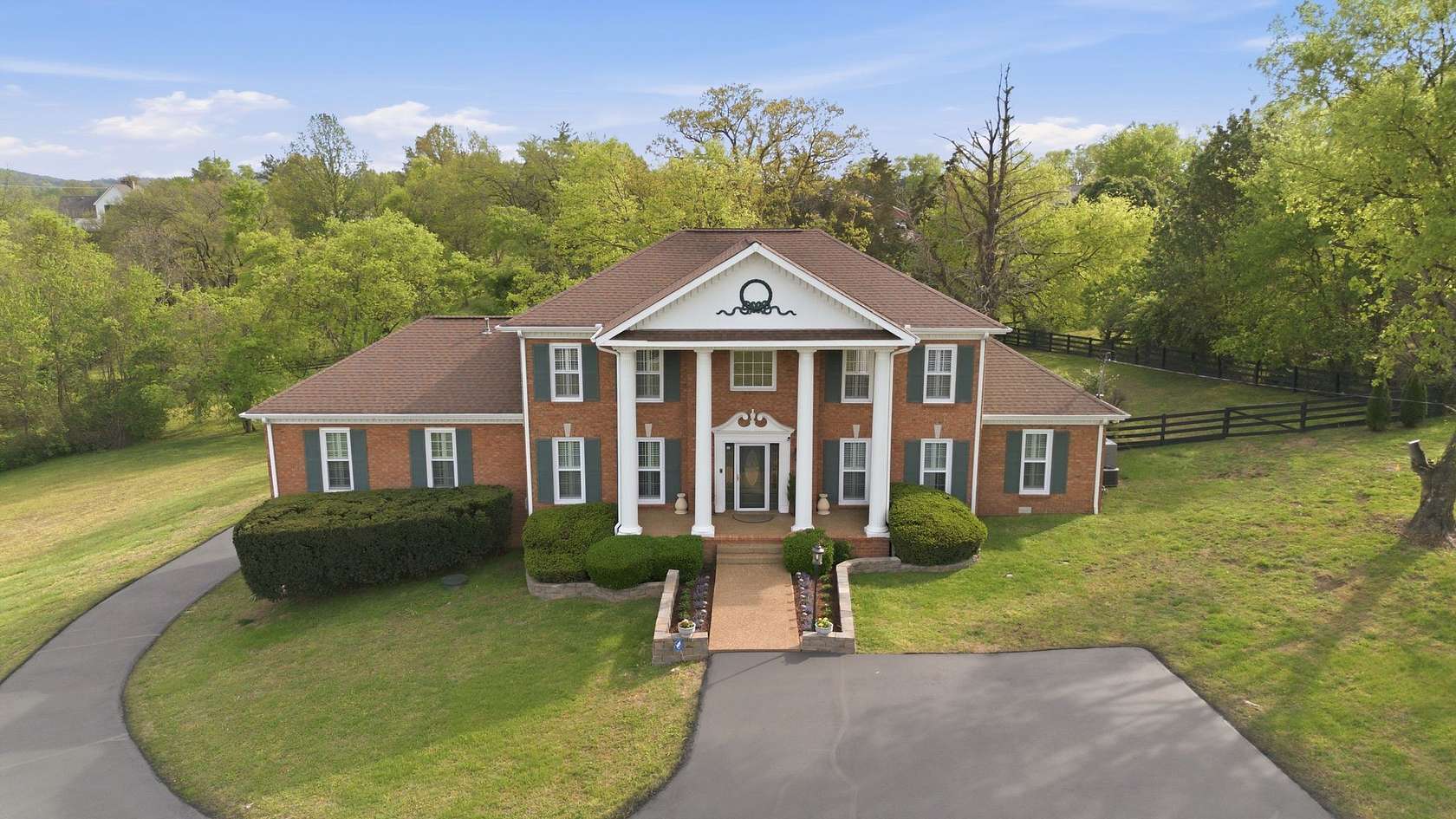 2.42 Acres of Land with Home for Sale in Brentwood, Tennessee