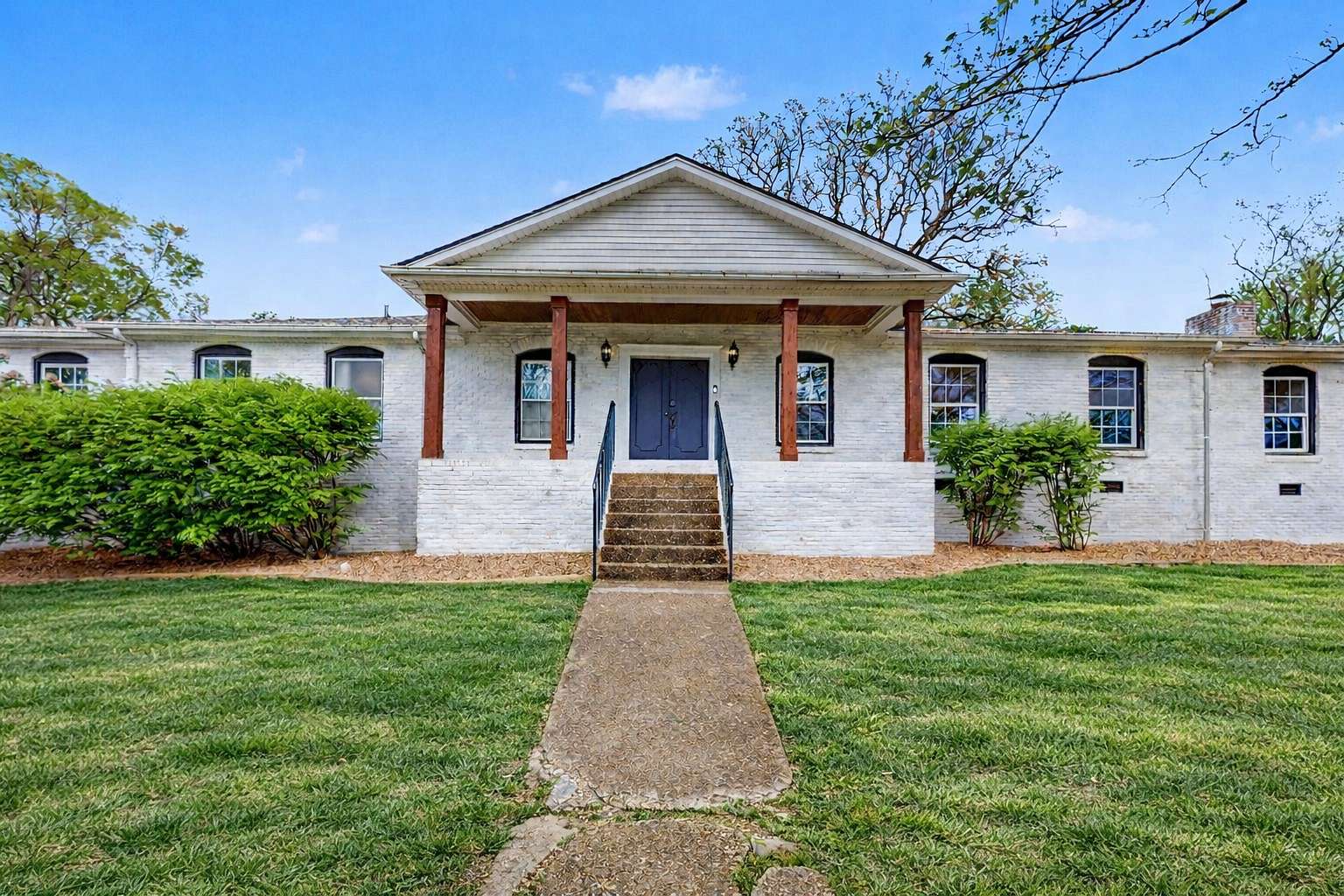 2.5 Acres of Land with Home for Sale in Hendersonville, Tennessee