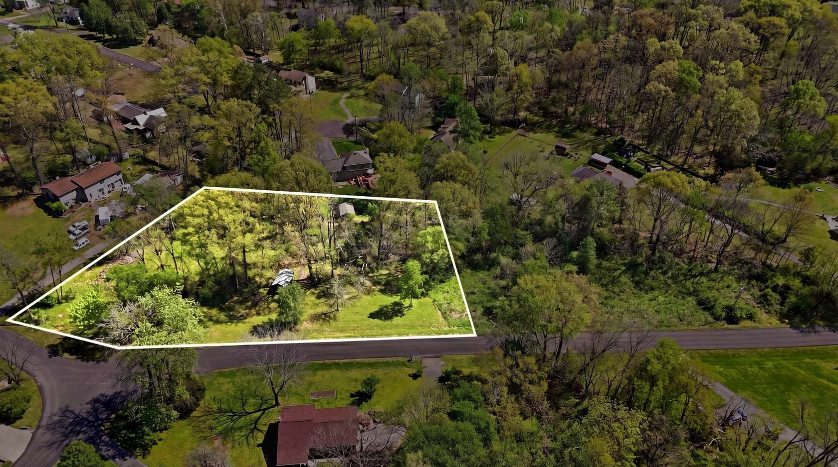 1.12 Acres of Residential Land for Sale in Columbia, Tennessee