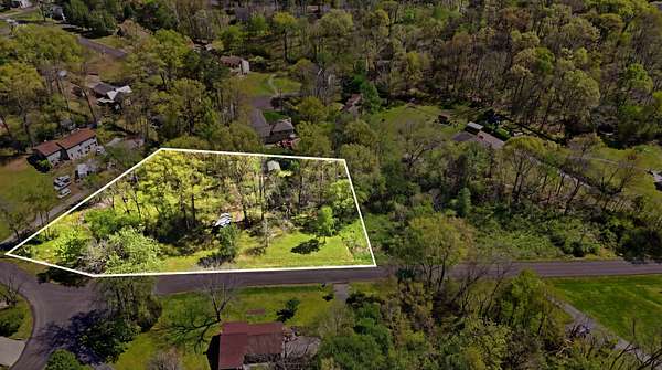 1.12 Acres of Residential Land for Sale in Columbia, Tennessee