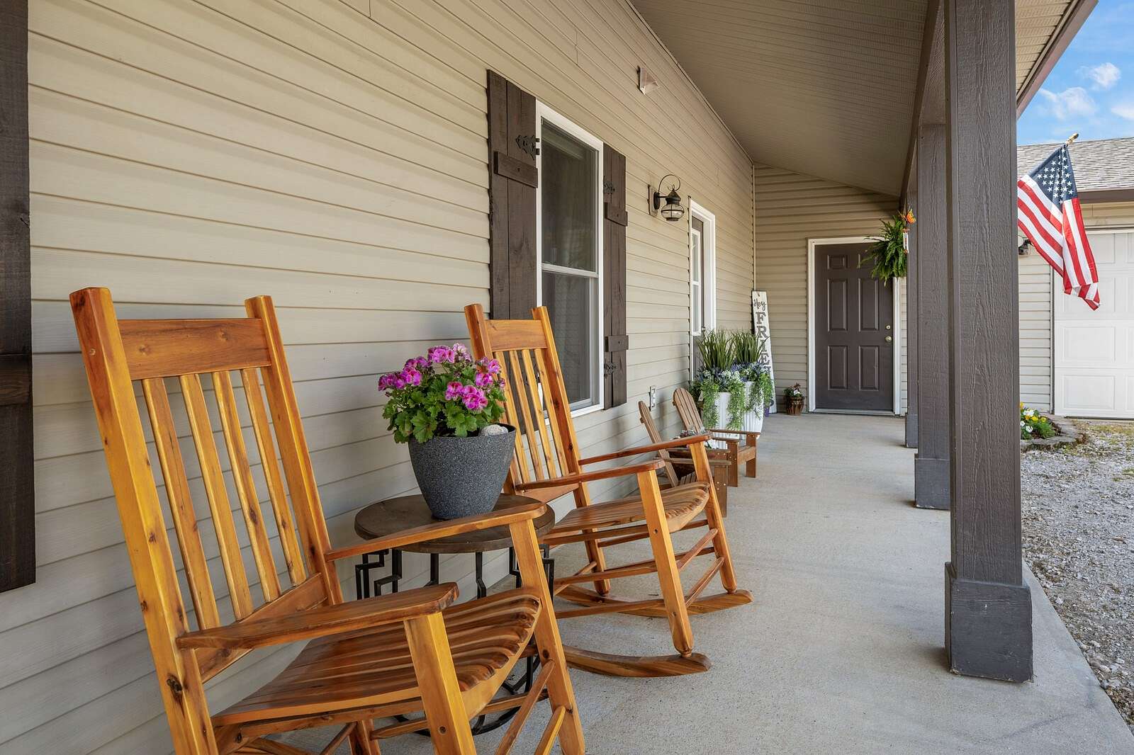 1.53 Acres of Land with Home for Sale in Columbia, Tennessee