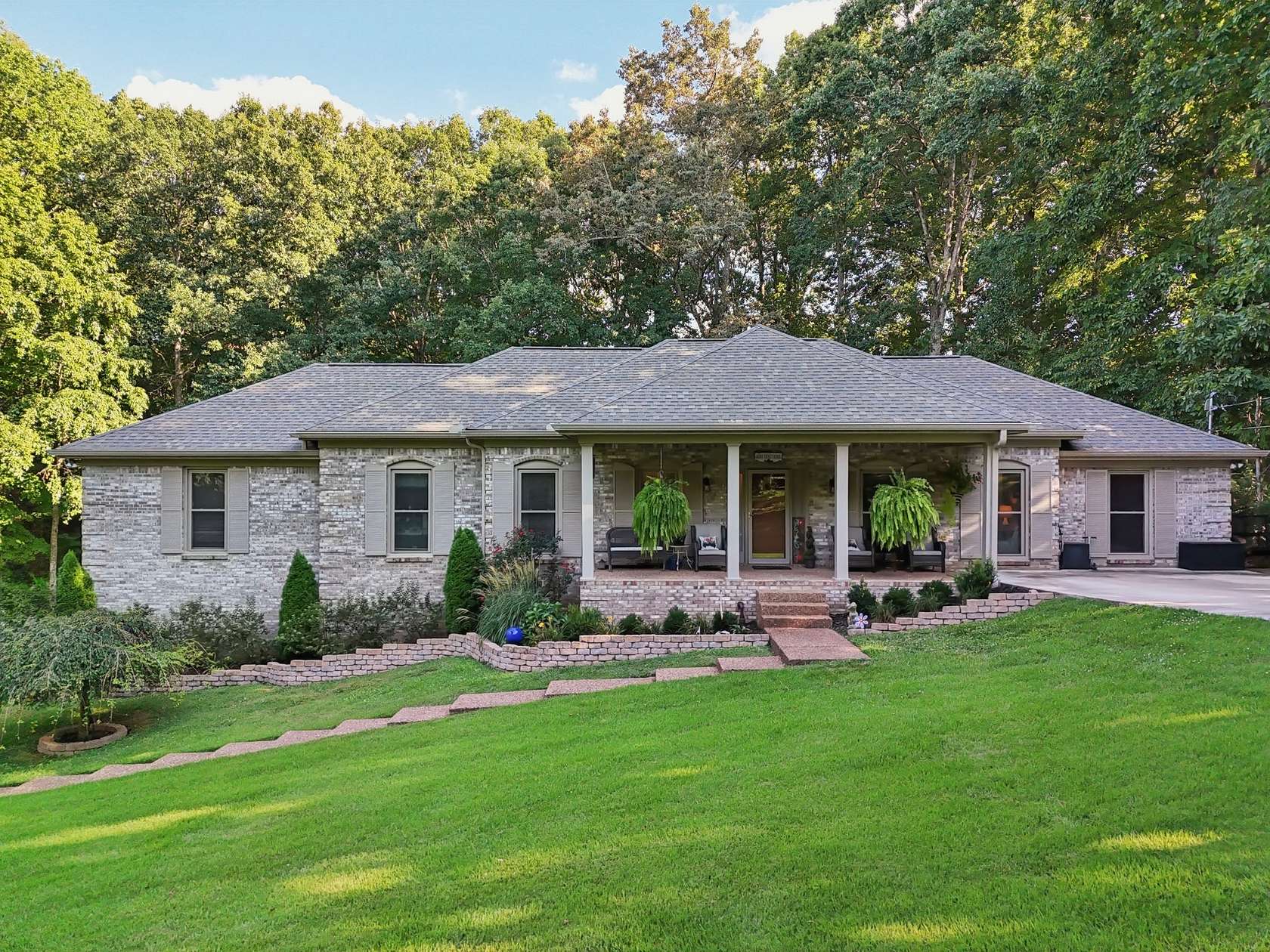 1.69 Acres of Improved Mixed-Use Land for Sale in Dickson, Tennessee