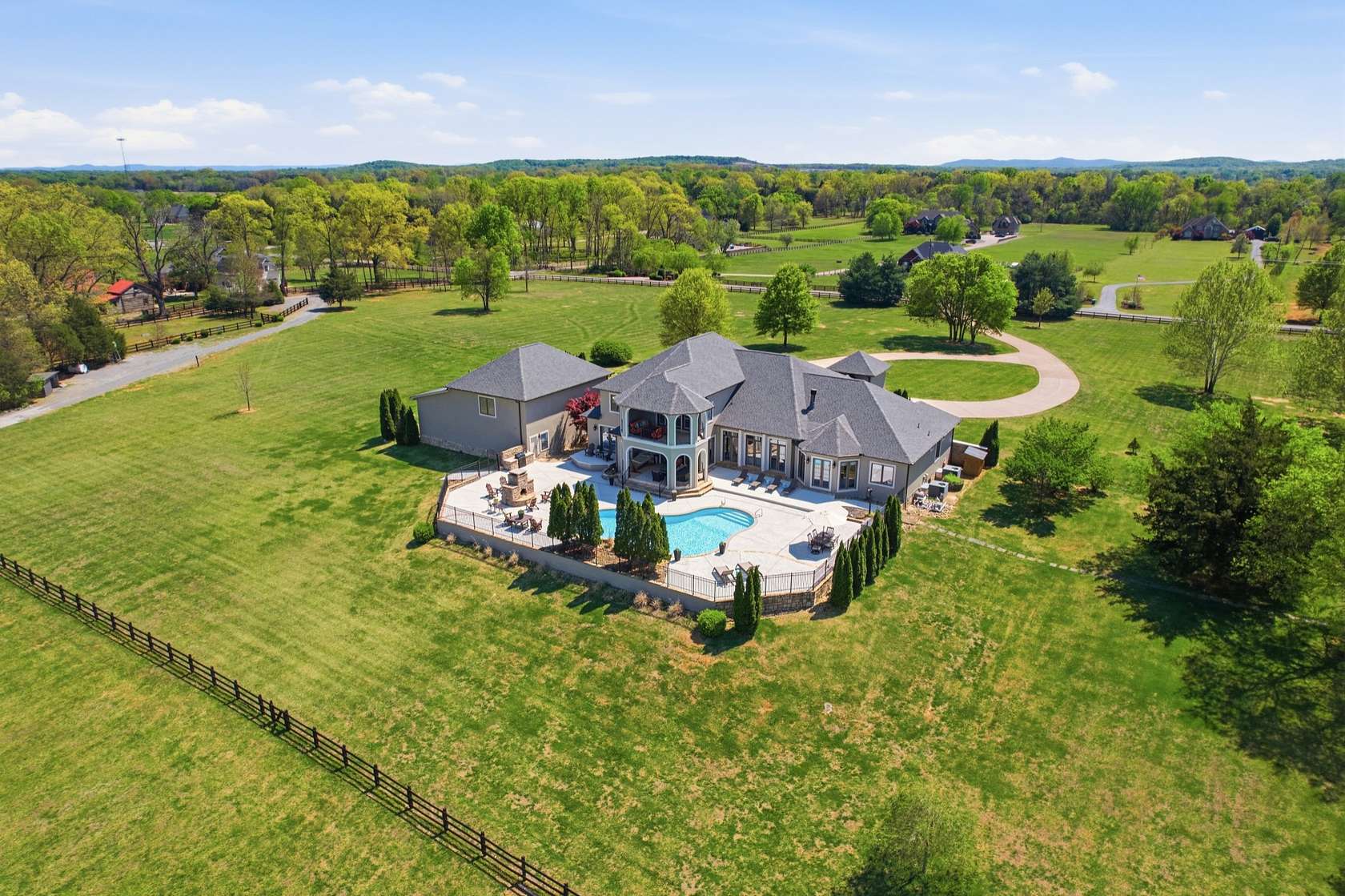 10 Acres of Land with Home for Auction in Murfreesboro, Tennessee