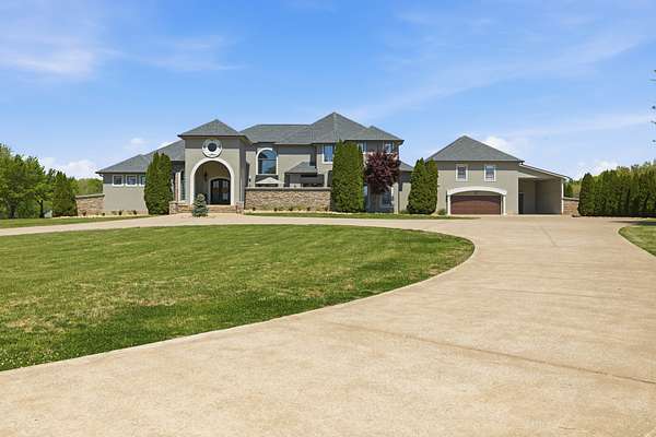 15 Acres of Land with Home for Auction in Murfreesboro, Tennessee