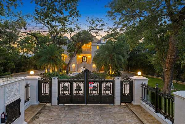 1.54 Acres of Land with Home for Sale in St. Petersburg, Florida