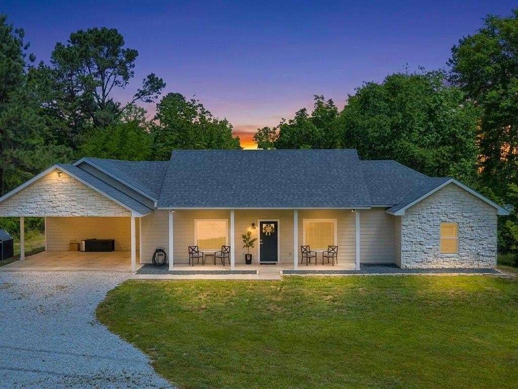 1.6 Acres of Land with Home for Sale in Lufkin, Texas