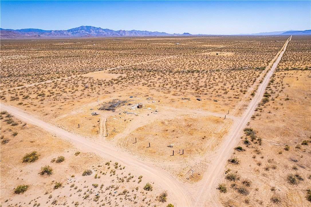 2 Acres of Residential Land for Sale in Golden Valley, Arizona