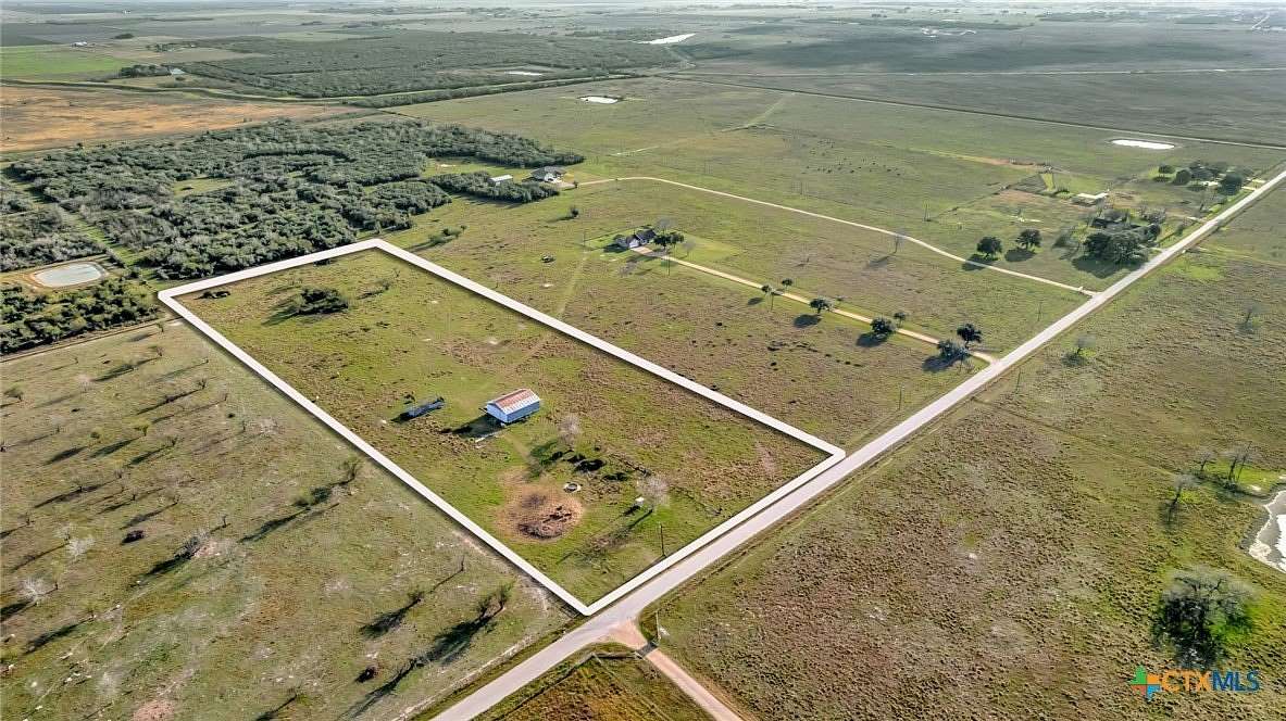 10 Acres of Residential Land for Sale in Victoria, Texas