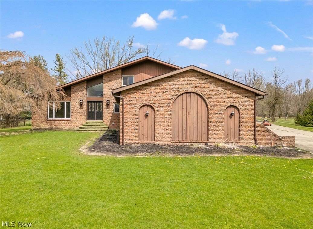 5.77 Acres of Land with Home for Sale in Medina, Ohio