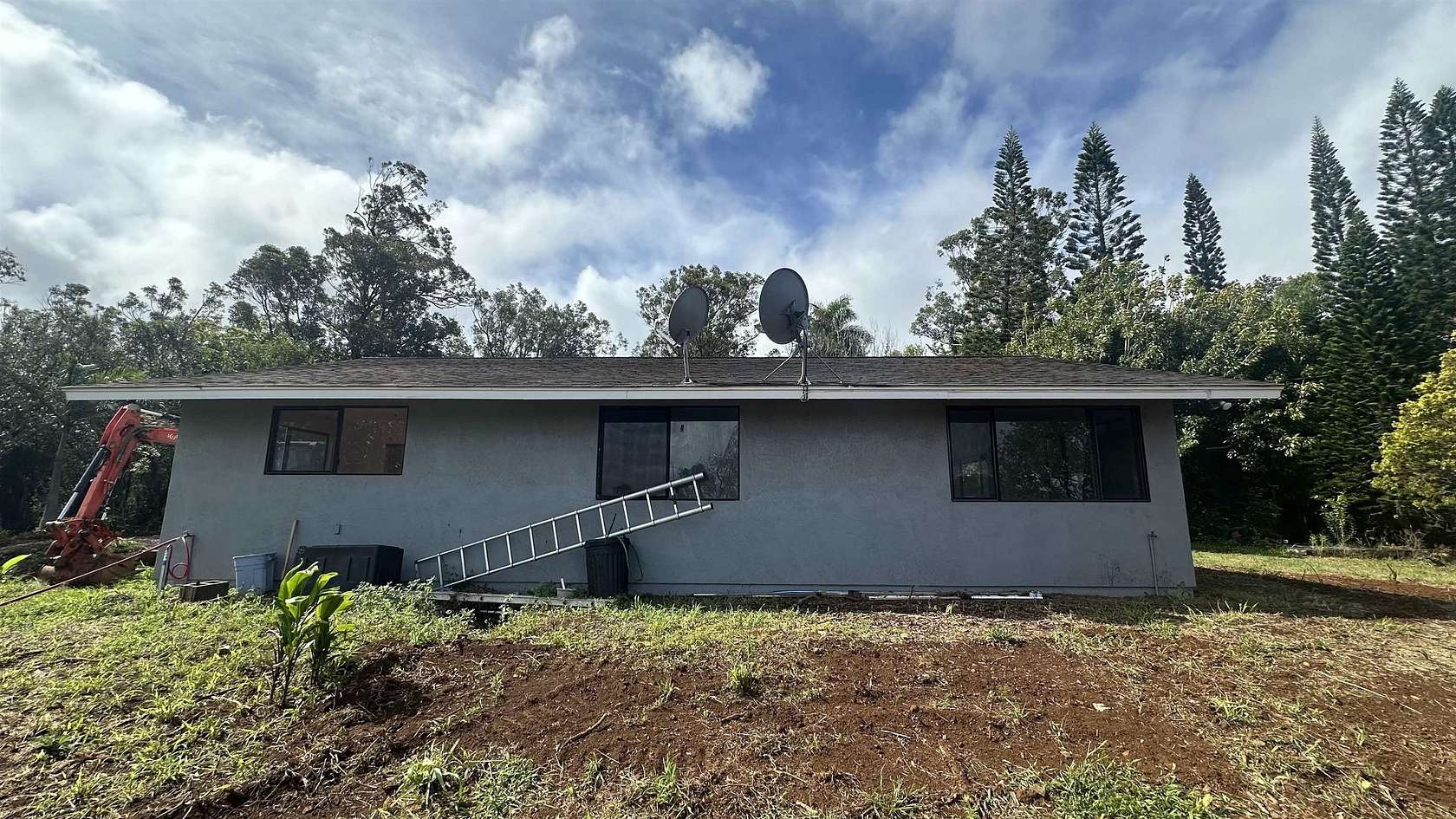 12 Acres of Land with Home for Sale in Haʻikū, Hawaii