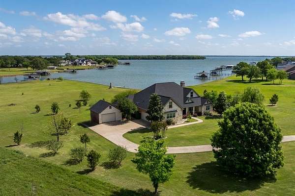 4.72 Acres of Land with Home for Sale in Corsicana, Texas