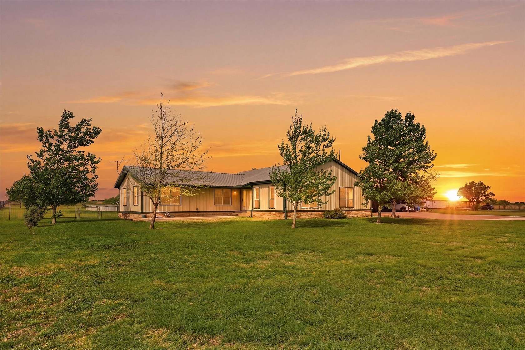 3 Acres of Land with Home for Sale in Grandview, Texas