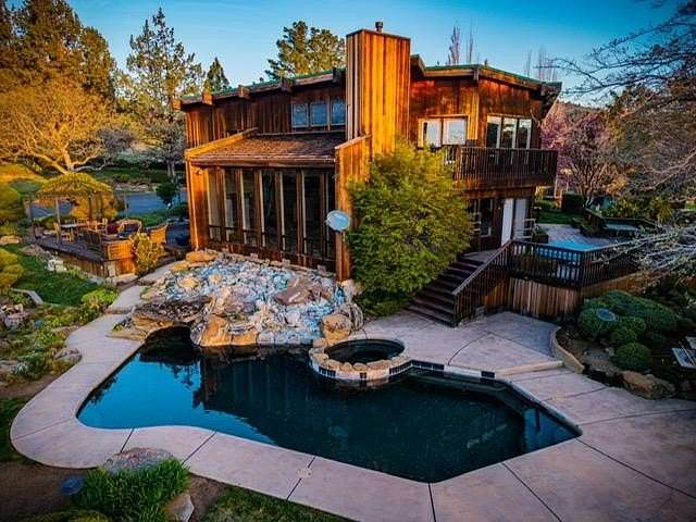 20 Acres of Land with Home for Sale in Yreka, California