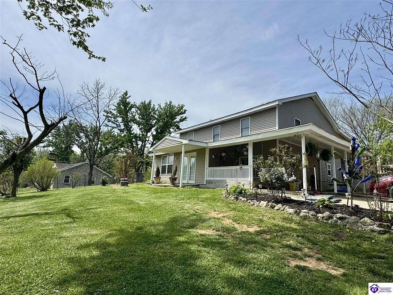 10.1 Acres of Land with Home for Sale in New Haven, Kentucky