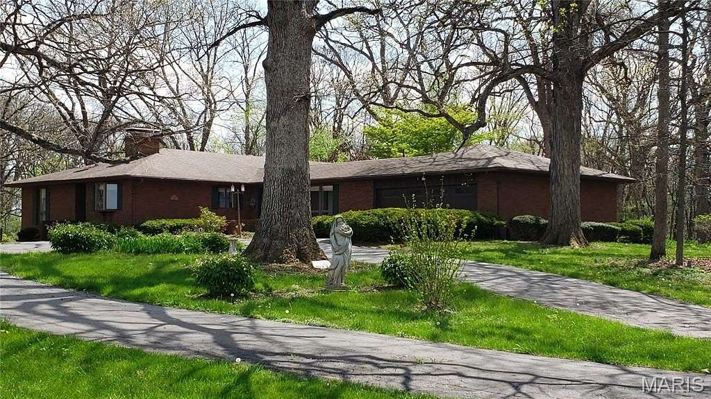 29 Acres of Land with Home for Sale in Brighton, Illinois