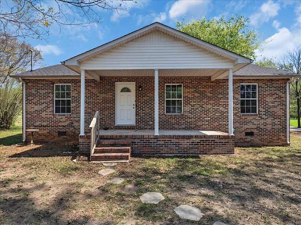 1.7 Acres of Land with Home for Sale in Manchester, Tennessee