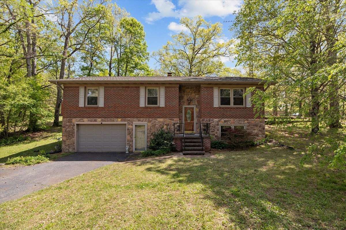 6 Acres of Land with Home for Sale in Big Sandy, Tennessee