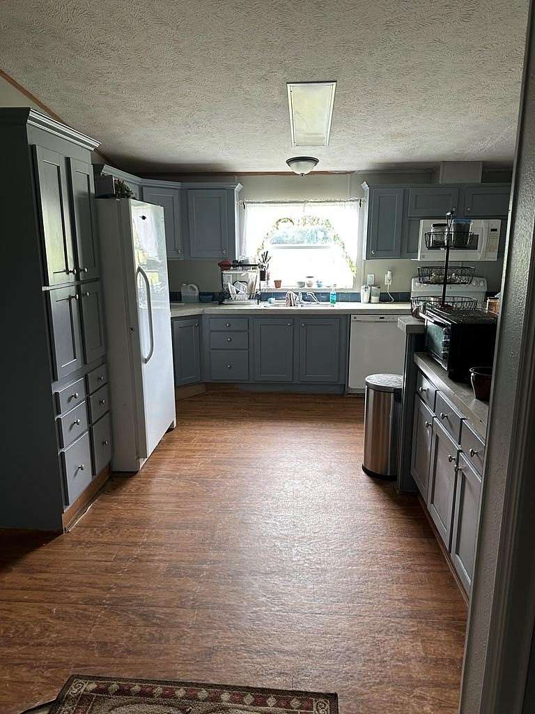 5 Acres of Land with Home for Sale in Trenton, Florida