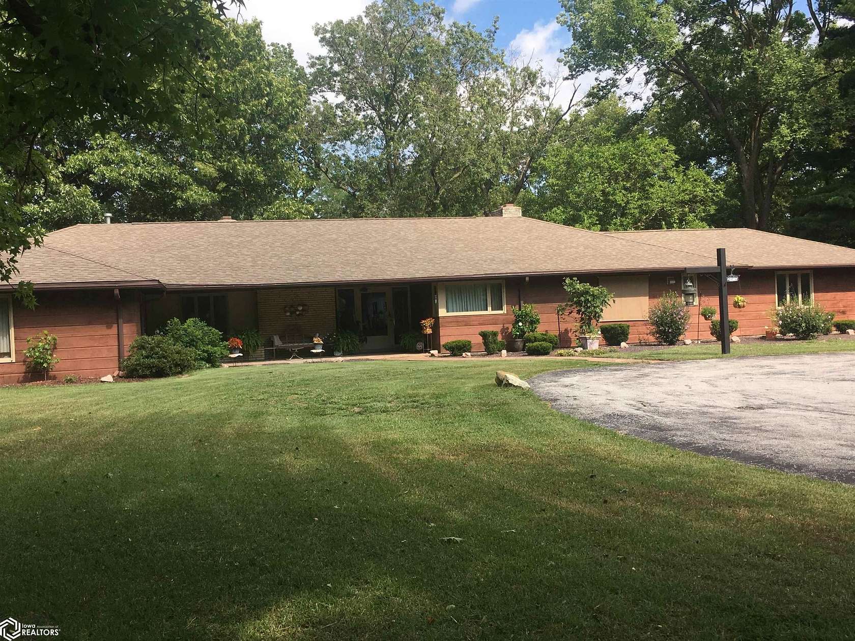 3 Acres of Land with Home for Sale in Keokuk, Iowa