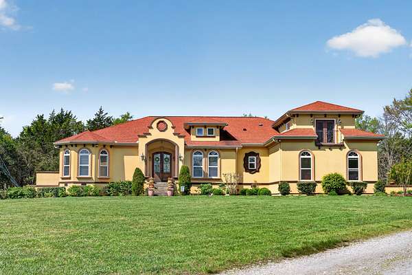 16.6 Acres of Land with Home for Sale in Lebanon, Tennessee