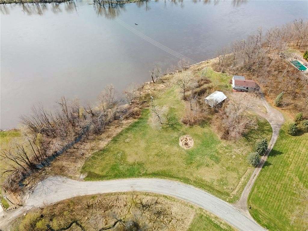 4.5 Acres of Land with Home for Sale in Cedar Rapids, Iowa