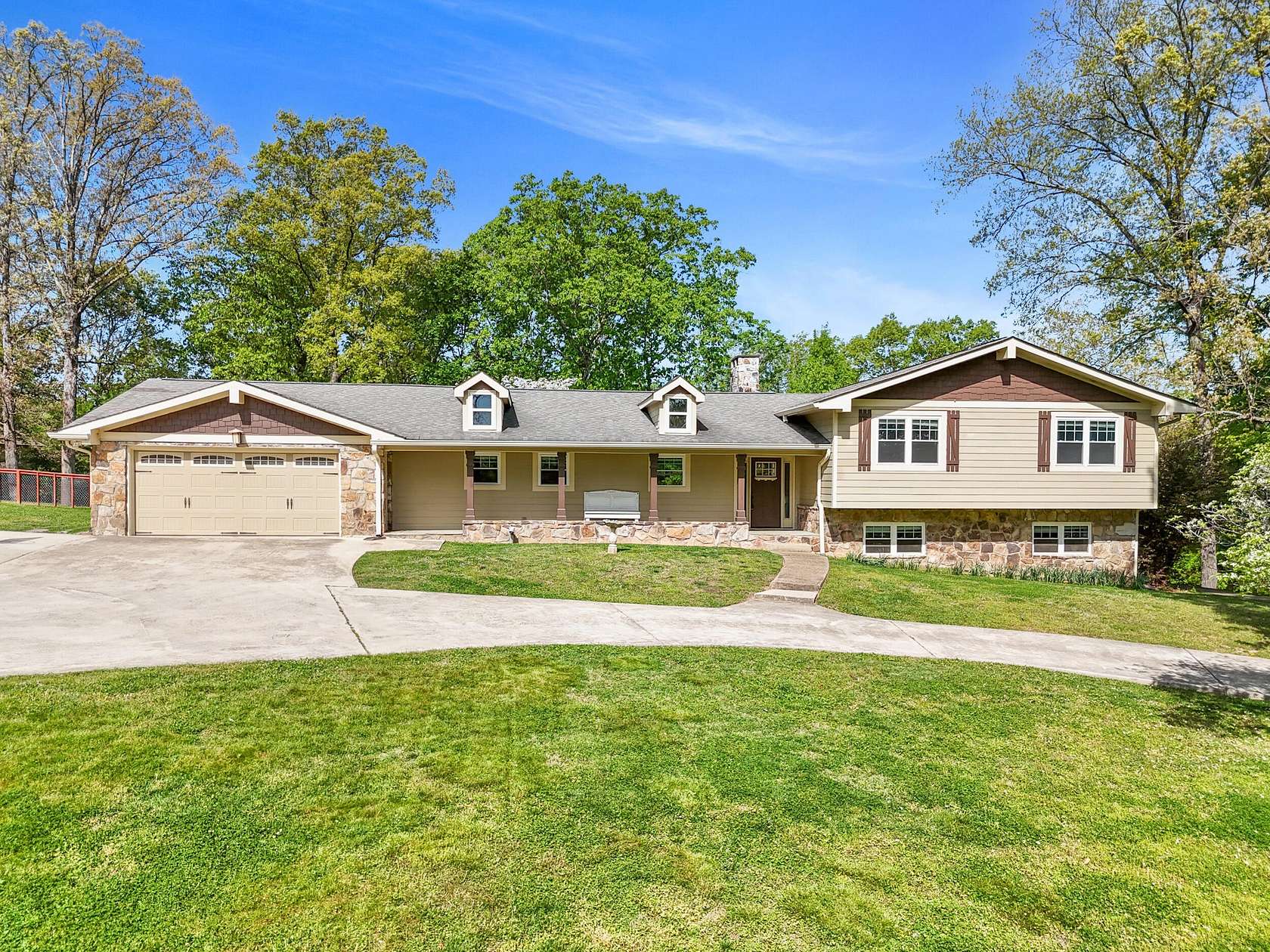 2.6 Acres of Land with Home for Sale in Hixson, Tennessee