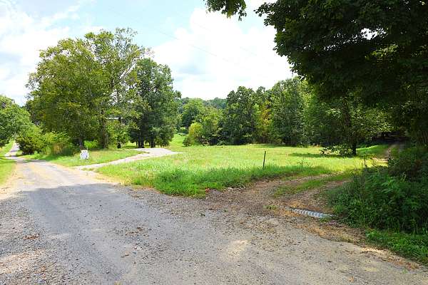 1 Acre of Land for Sale in Summer Shade, Kentucky