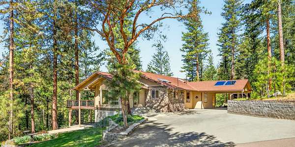 6.26 Acres of Land with Home for Sale in Jacksonville, Oregon
