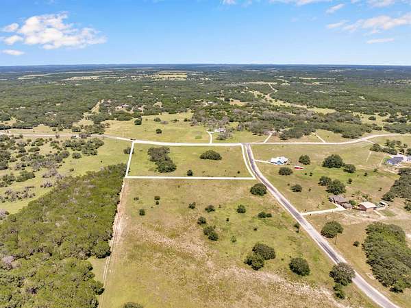8 Acres of Residential Land for Sale in Lampasas, Texas