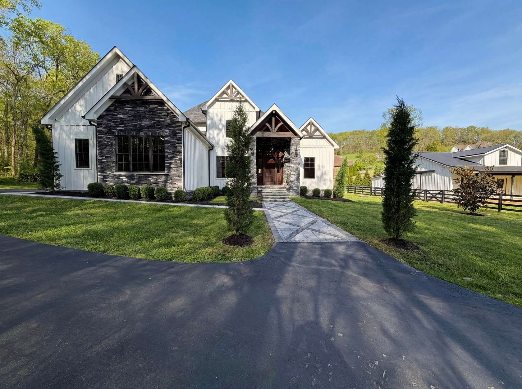 5.29 Acres of Land with Home for Sale in Franklin, Tennessee