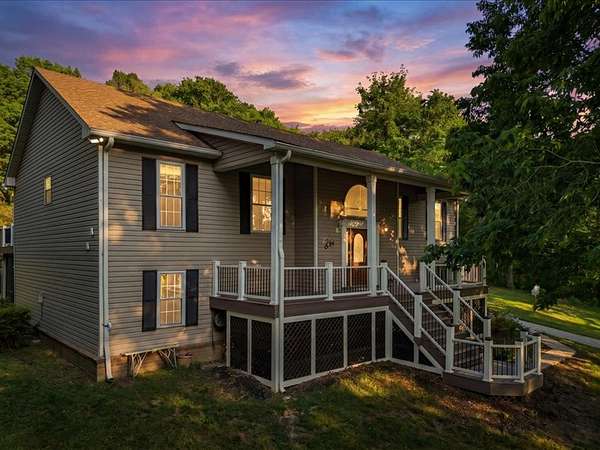 27 Acres of Improved Land for Sale in Watertown, Tennessee