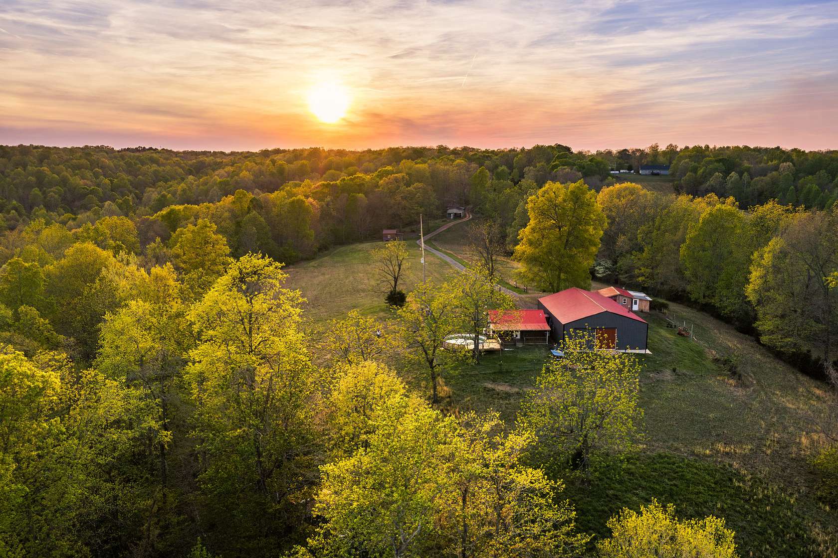 92 Acres of Land for Sale in Indian Mound, Tennessee