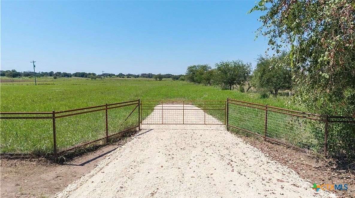 5 Acres of Residential Land for Sale in Gatesville, Texas