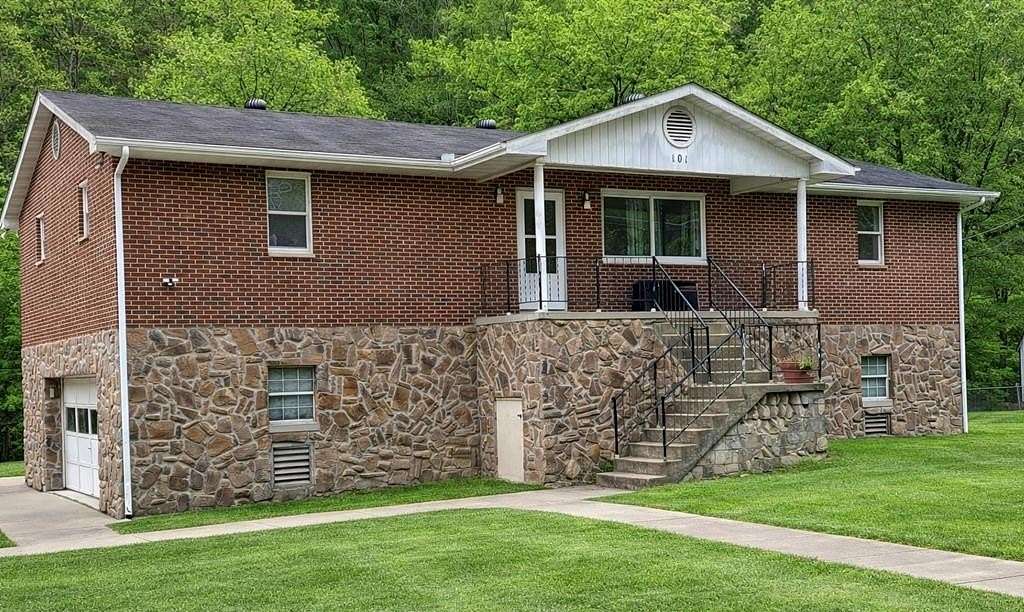1.5 Acres of Land with Home for Sale in Turkey Creek, Kentucky