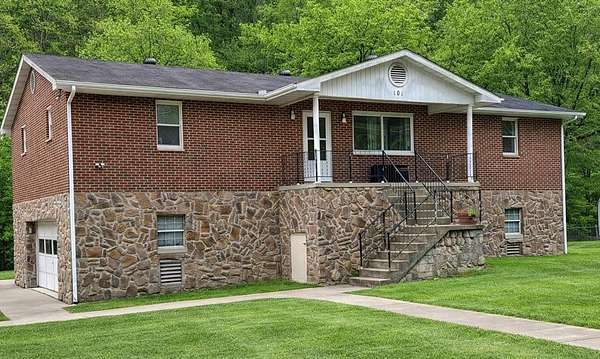 1.5 Acres of Land with Home for Sale in Turkey Creek, Kentucky