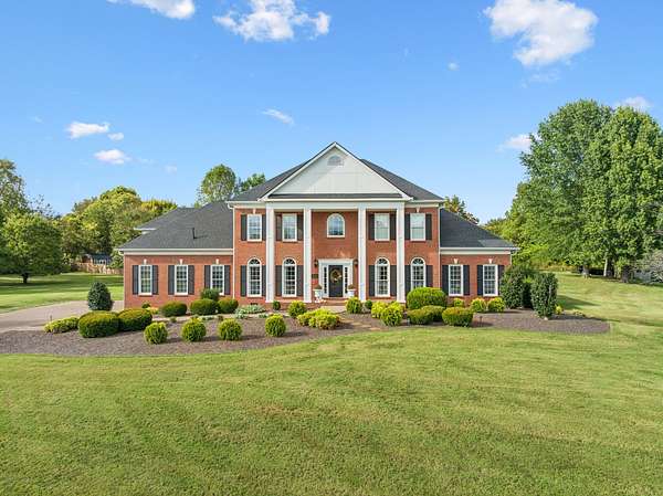 2 Acres of Land with Home for Sale in Franklin, Tennessee