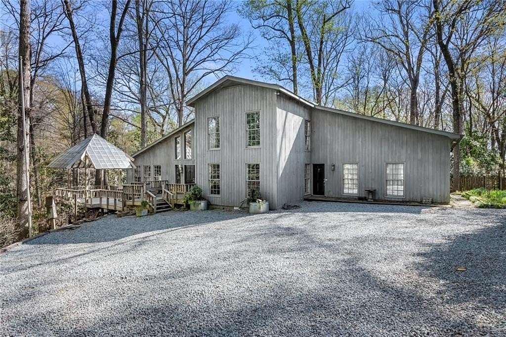 2 Acres of Land with Home for Sale in Atlanta, Georgia