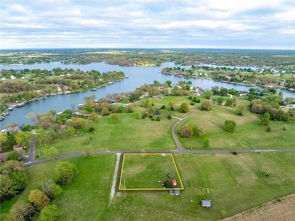 0.74 Acres of Residential Land for Sale in Gallatin, Missouri