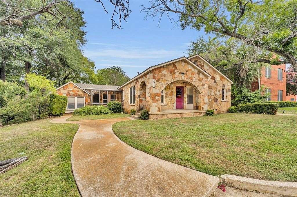 2 Acres of Improved Commercial Land for Sale in Arlington, Texas