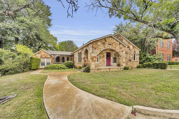 2 Acres of Improved Mixed-Use Land for Sale in Arlington, Texas