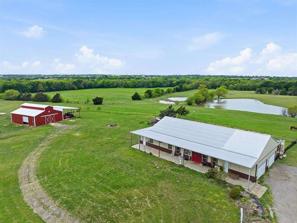 39 Acres of Agricultural Land with Home for Sale in Blue Ridge, Texas