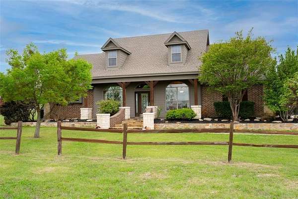 3 Acres of Land with Home for Sale in Fort Worth, Texas