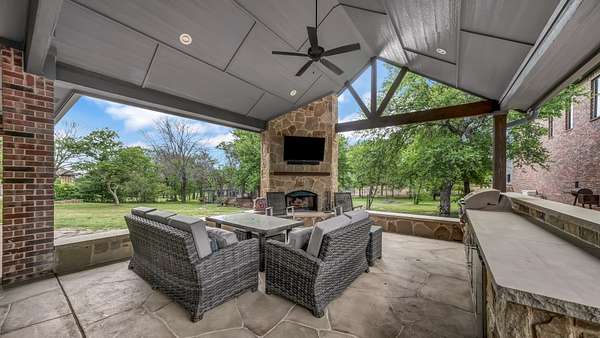 1.53 Acres of Land with Home for Sale in Fort Worth, Texas